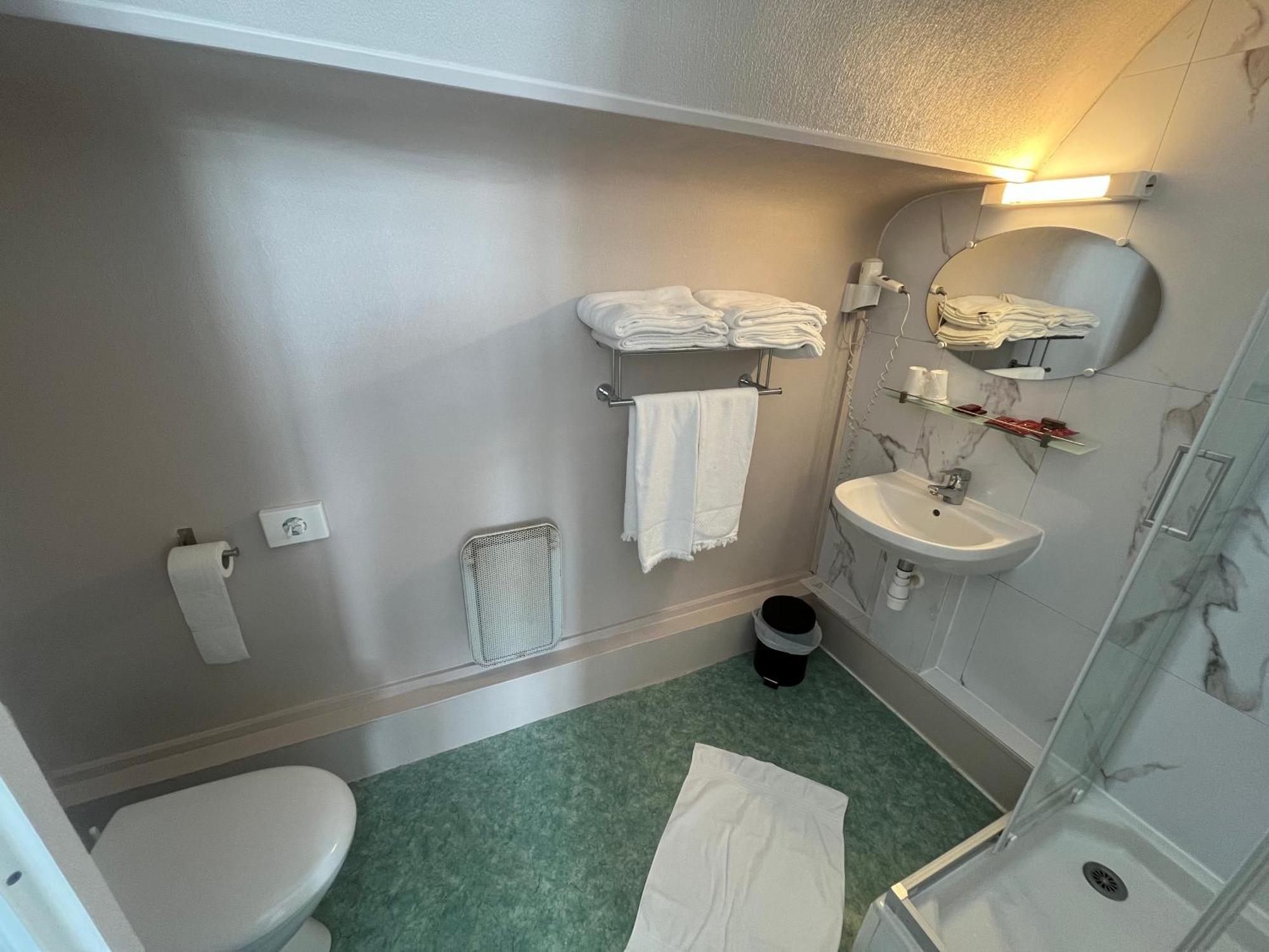 Aux Quatre Vents Hotel